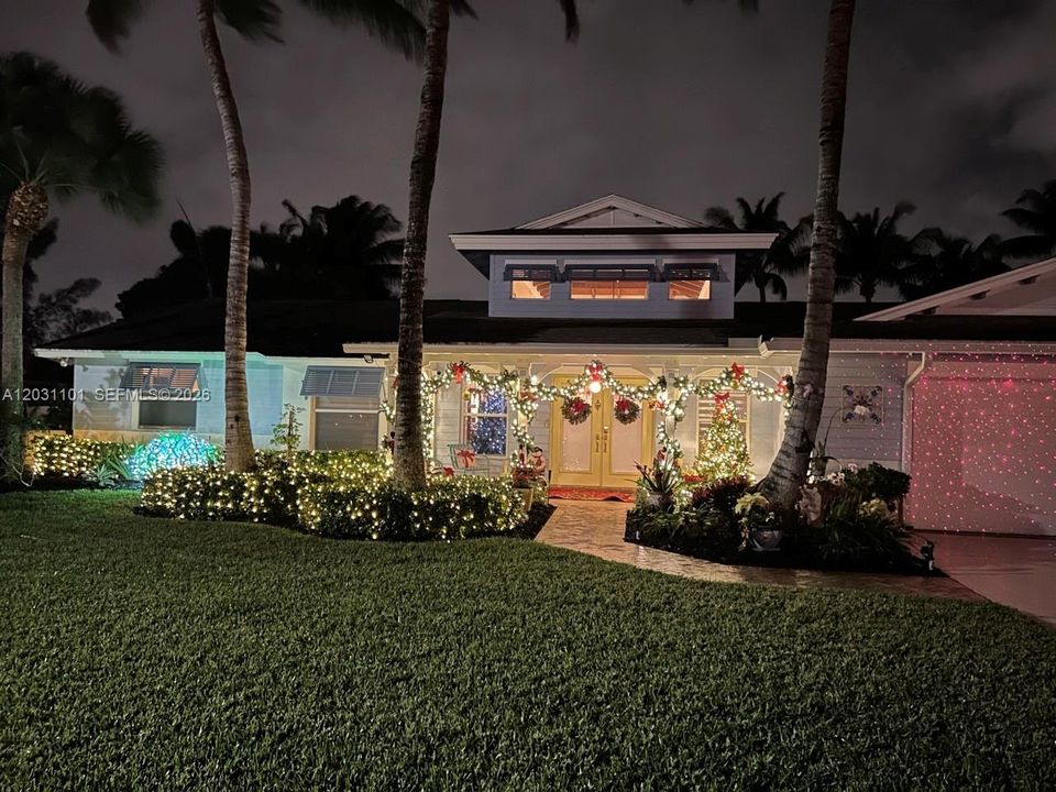 Active With Contract: $924,900 (4 beds, 3 baths, 2564 Square Feet)