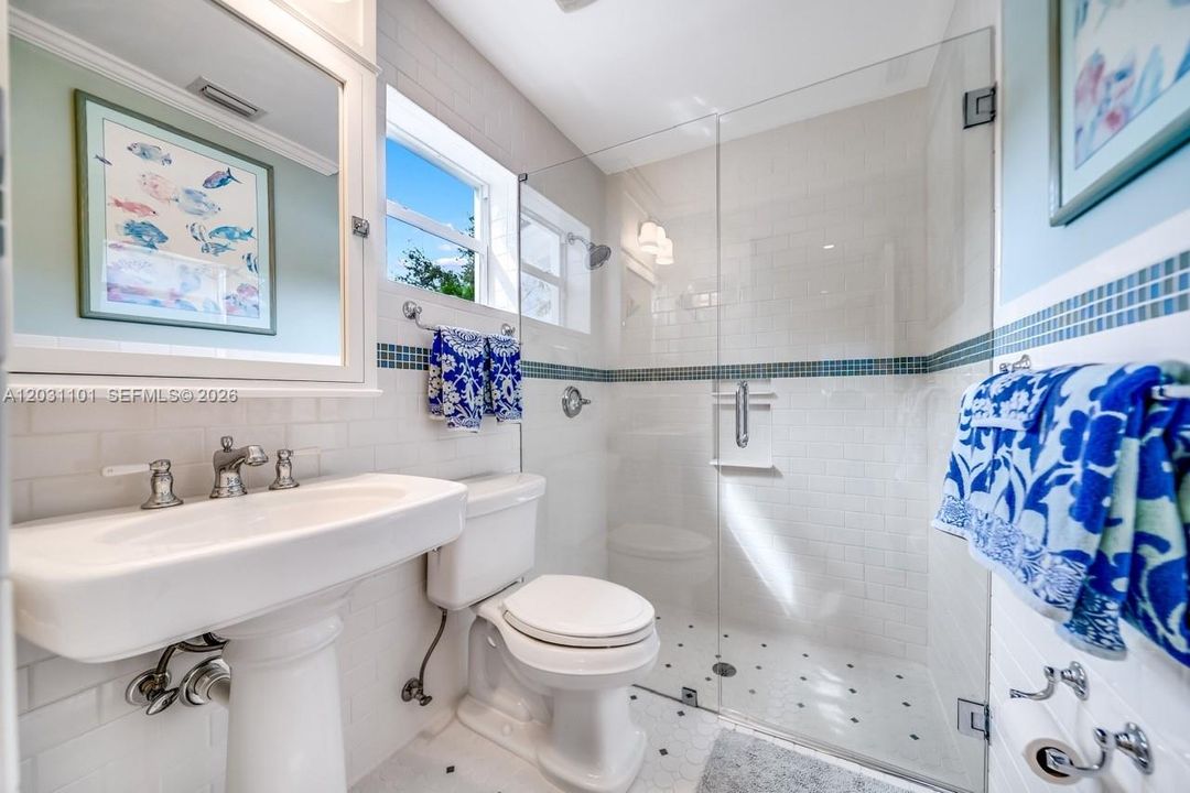 Active With Contract: $924,900 (4 beds, 3 baths, 2564 Square Feet)