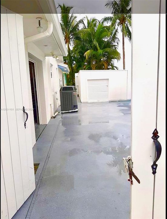 Active With Contract: $924,900 (4 beds, 3 baths, 2564 Square Feet)