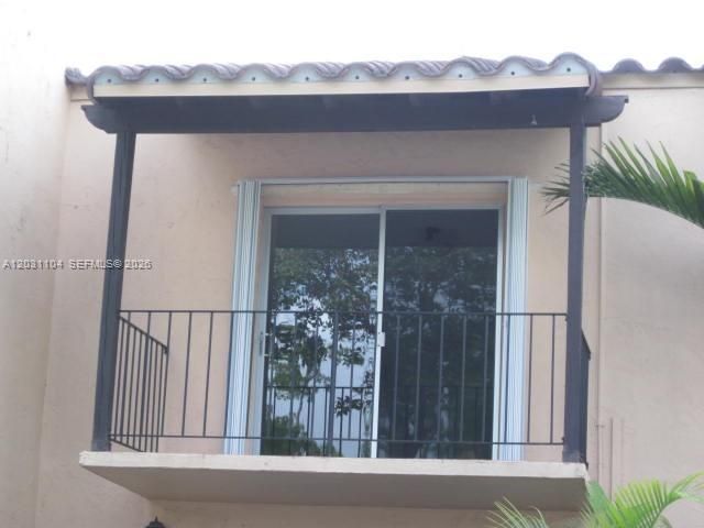 Active With Contract: $2,300 (2 beds, 1 baths, 842 Square Feet)