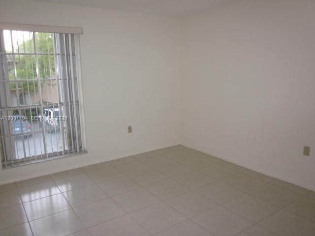 Active With Contract: $2,300 (2 beds, 1 baths, 842 Square Feet)
