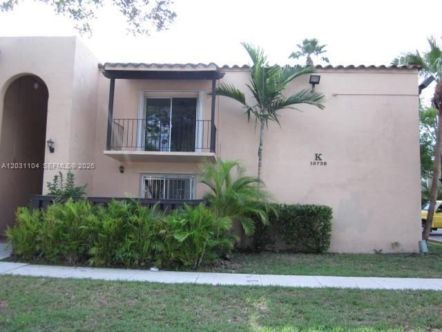 Active With Contract: $2,300 (2 beds, 1 baths, 842 Square Feet)