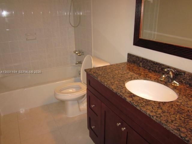 Active With Contract: $2,300 (2 beds, 1 baths, 842 Square Feet)