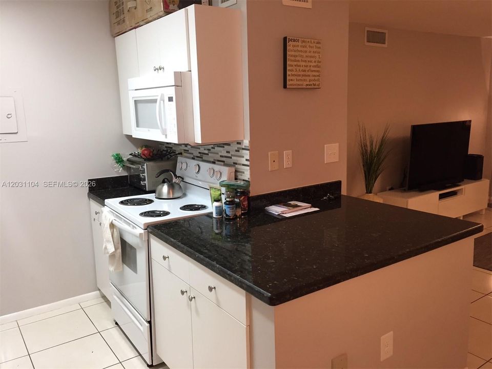 Active With Contract: $2,300 (2 beds, 1 baths, 842 Square Feet)