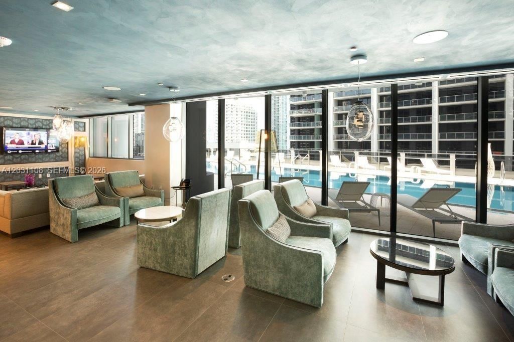 For Sale: $1,400,000 (2 beds, 2 baths, 1236 Square Feet)