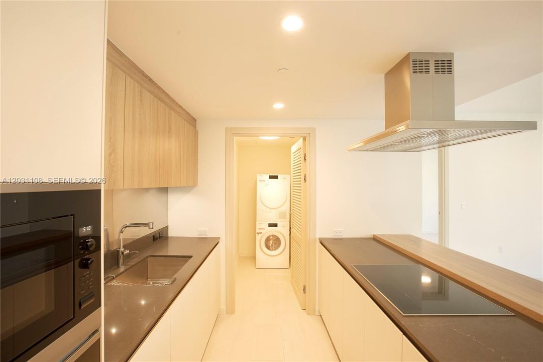 For Sale: $1,400,000 (2 beds, 2 baths, 1236 Square Feet)