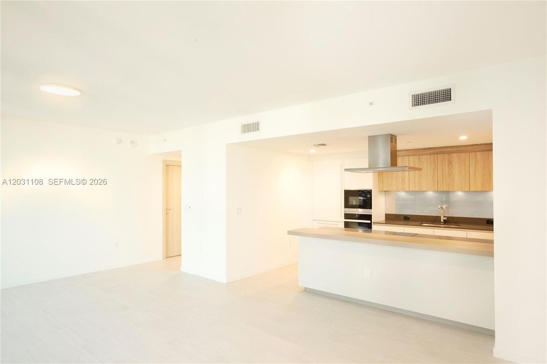 For Sale: $1,400,000 (2 beds, 2 baths, 1236 Square Feet)
