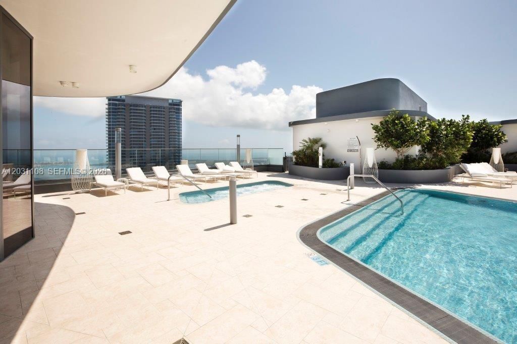 For Sale: $1,400,000 (2 beds, 2 baths, 1236 Square Feet)