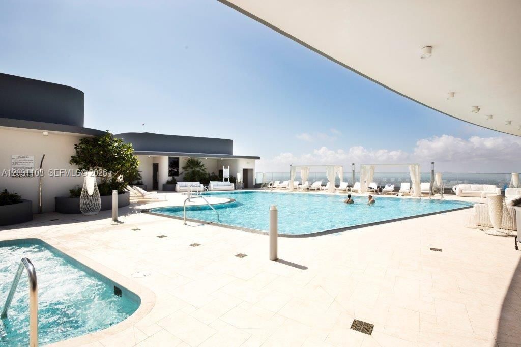 For Sale: $1,400,000 (2 beds, 2 baths, 1236 Square Feet)