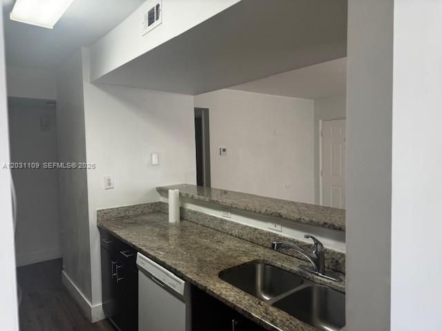 For Rent: $2,200 (2 beds, 2 baths, 1093 Square Feet)