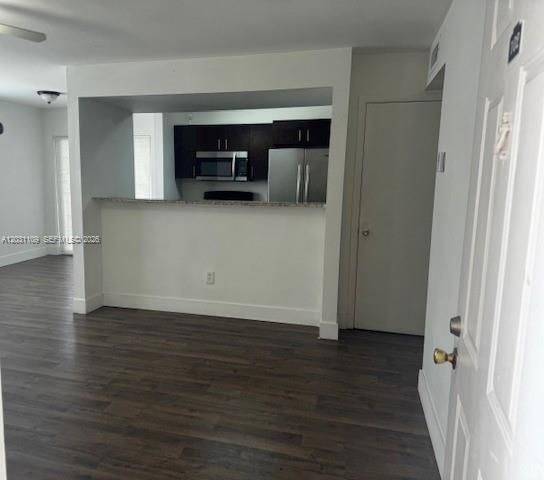 For Rent: $2,200 (2 beds, 2 baths, 1093 Square Feet)