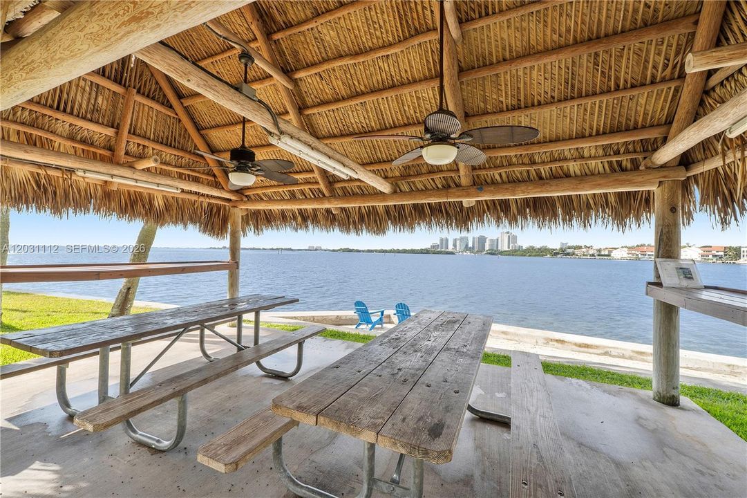 Active With Contract: $12,900 (3 beds, 2 baths, 2424 Square Feet)
