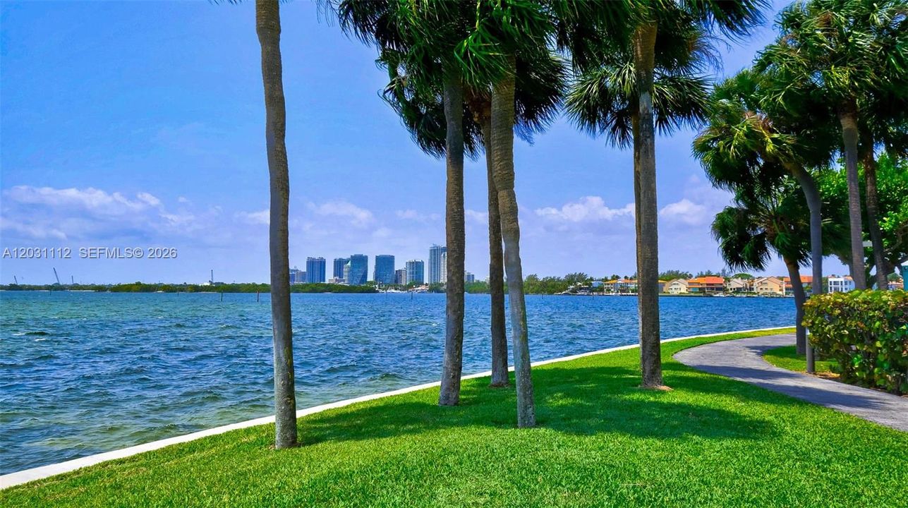Active With Contract: $12,900 (3 beds, 2 baths, 2424 Square Feet)