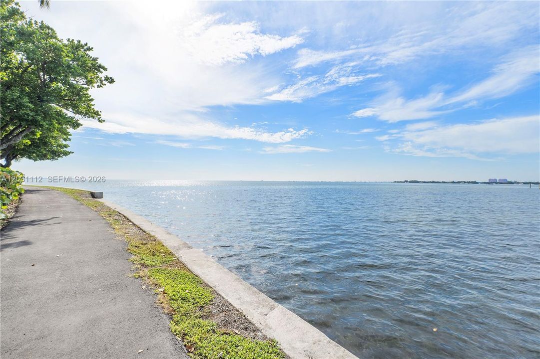 Active With Contract: $12,900 (3 beds, 2 baths, 2424 Square Feet)