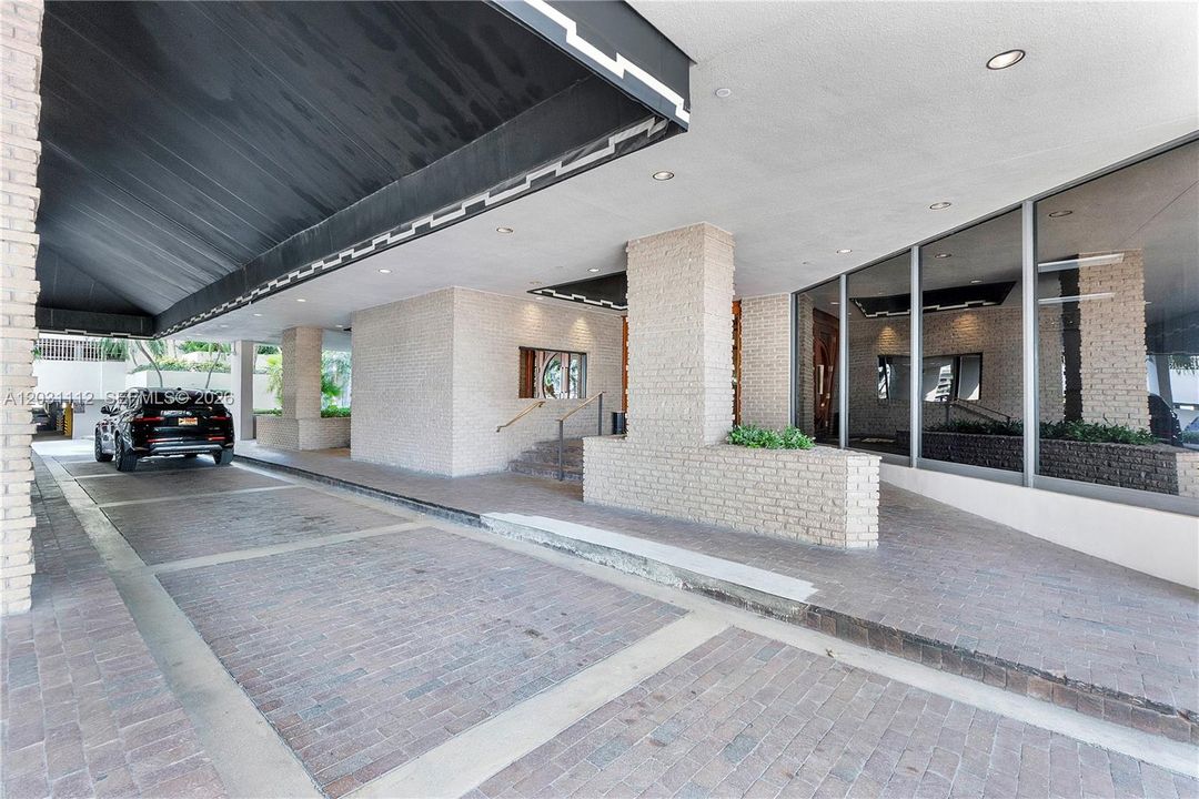 Active With Contract: $12,900 (3 beds, 2 baths, 2424 Square Feet)