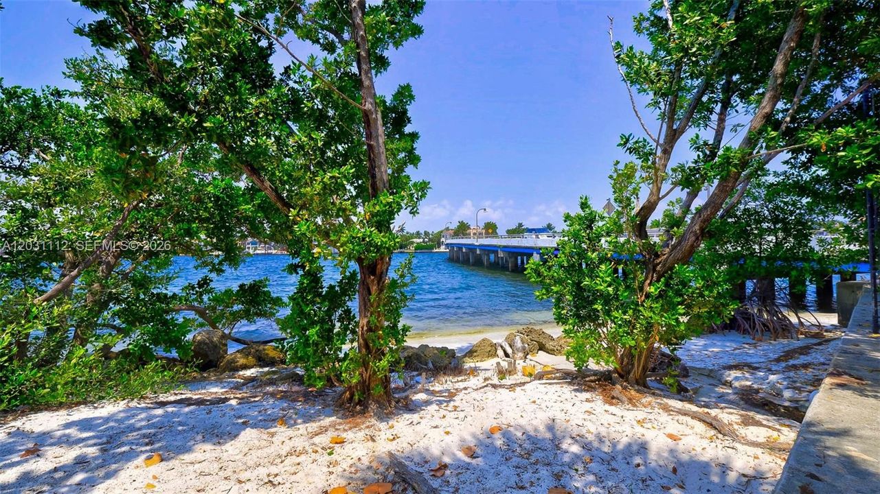 Active With Contract: $12,900 (3 beds, 2 baths, 2424 Square Feet)