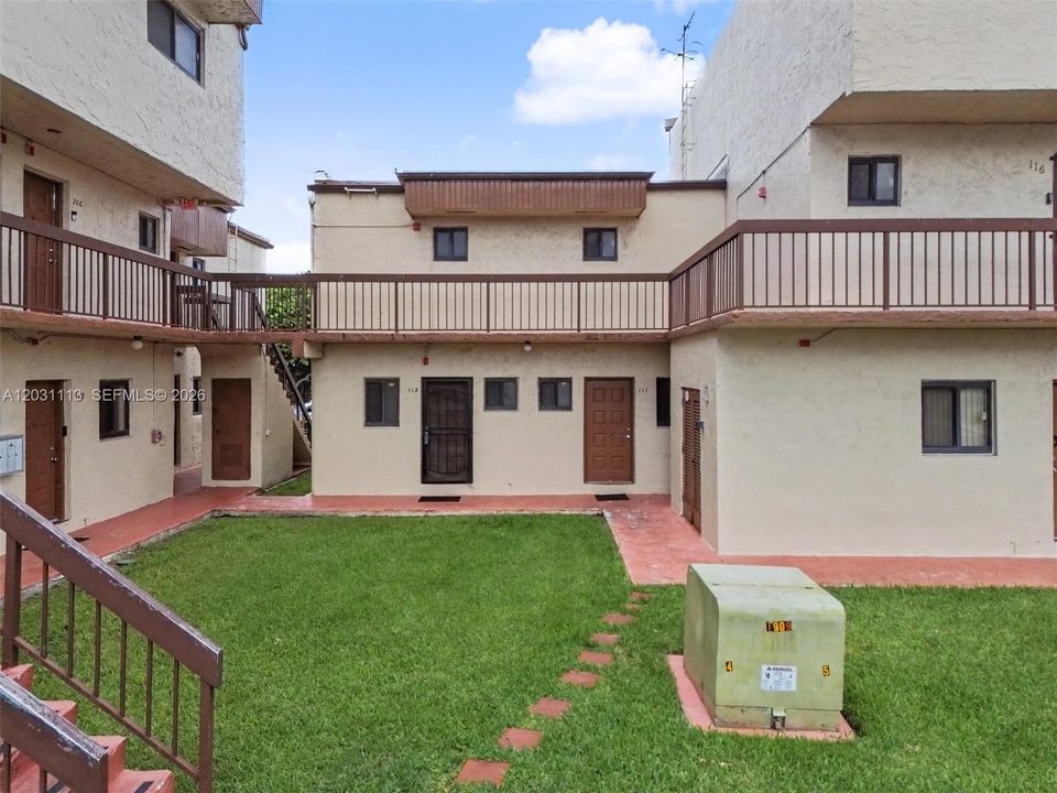 En Venta: $299,000 (2 camas, 1 baños, 738 Pies cuadrados)