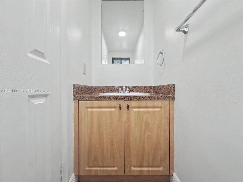 En Venta: $299,000 (2 camas, 1 baños, 738 Pies cuadrados)
