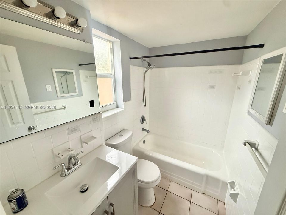 В аренду: $1,695 (1 спален, 1 ванн, 695 Квадратных фут)