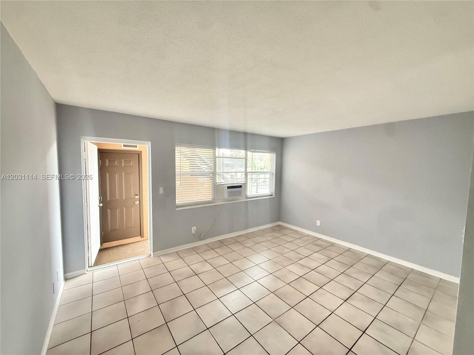 В аренду: $1,695 (1 спален, 1 ванн, 695 Квадратных фут)