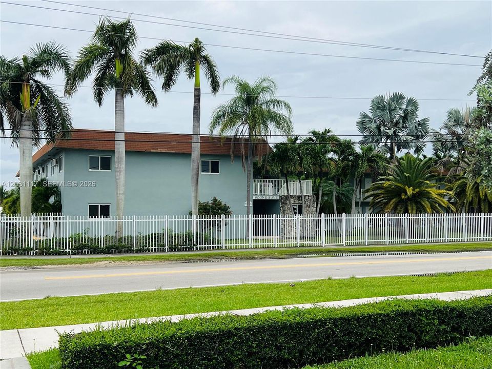 For Rent: $1,600 (2 beds, 1 baths, 27040 Square Feet)