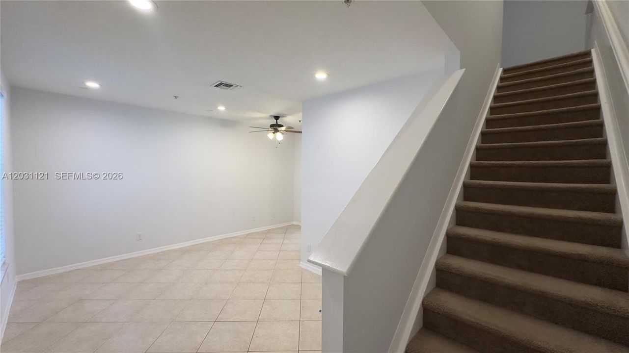 For Sale: $424,999 (3 beds, 2 baths, 1290 Square Feet)