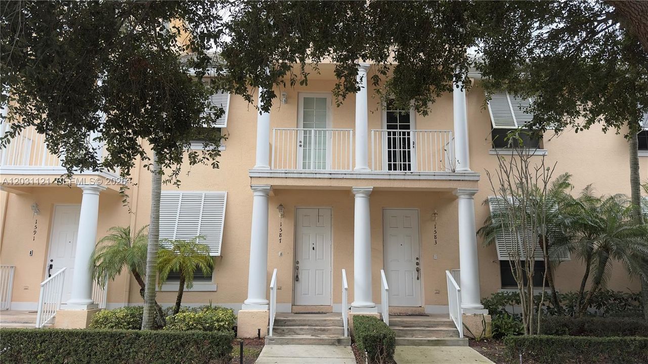 For Sale: $424,999 (3 beds, 2 baths, 1290 Square Feet)