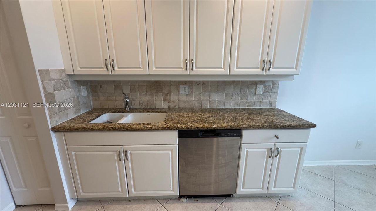 For Sale: $424,999 (3 beds, 2 baths, 1290 Square Feet)