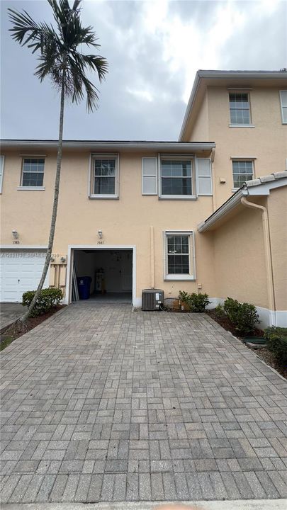 For Sale: $424,999 (3 beds, 2 baths, 1290 Square Feet)