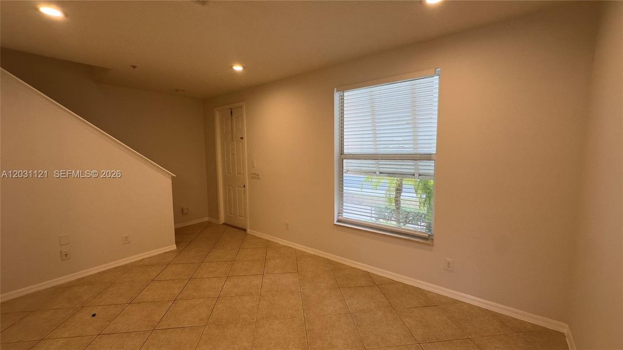 For Sale: $424,999 (3 beds, 2 baths, 1290 Square Feet)