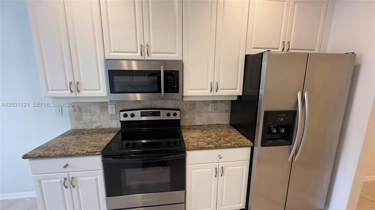 For Sale: $424,999 (3 beds, 2 baths, 1290 Square Feet)