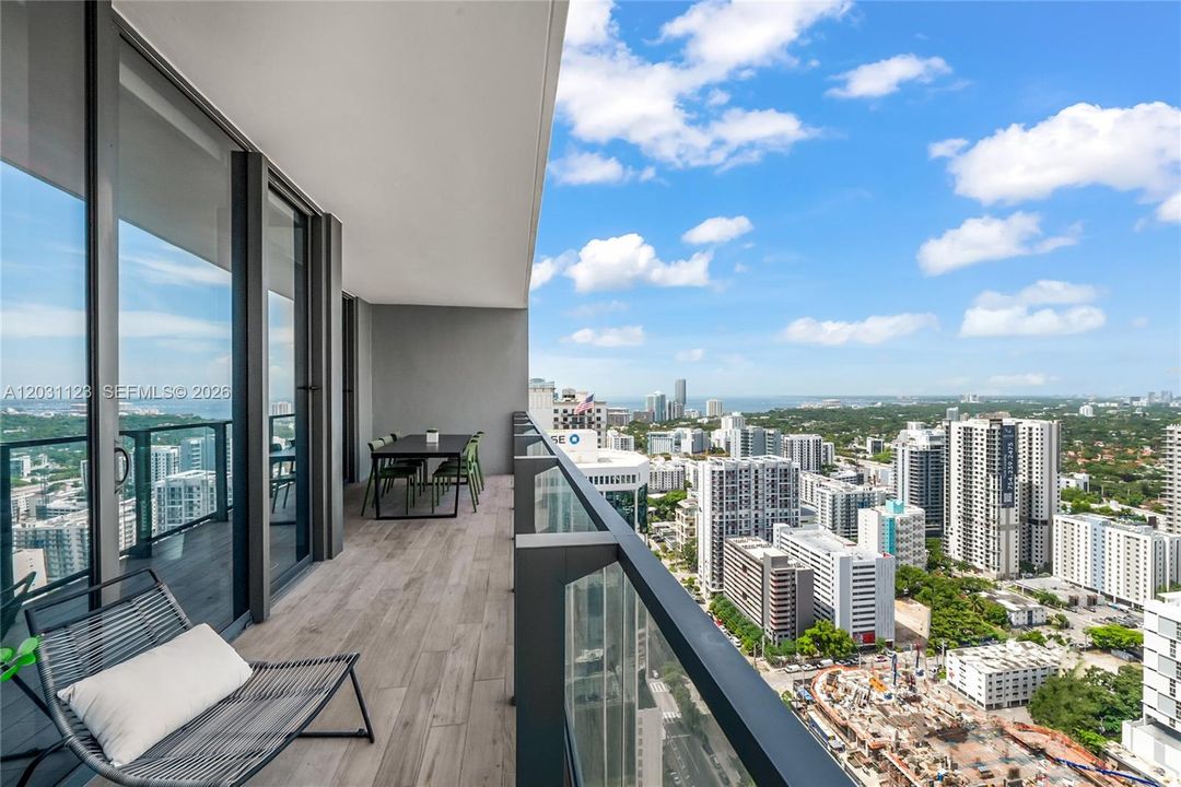 В аренду: $5,250 (1 спален, 1 ванн, 883 Квадратных фут)