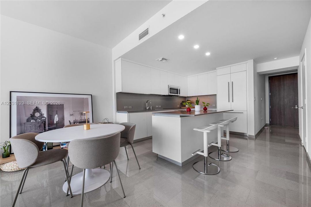 В аренду: $5,250 (1 спален, 1 ванн, 883 Квадратных фут)