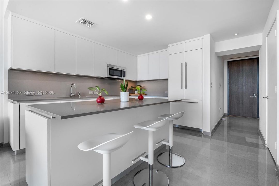 В аренду: $5,250 (1 спален, 1 ванн, 883 Квадратных фут)