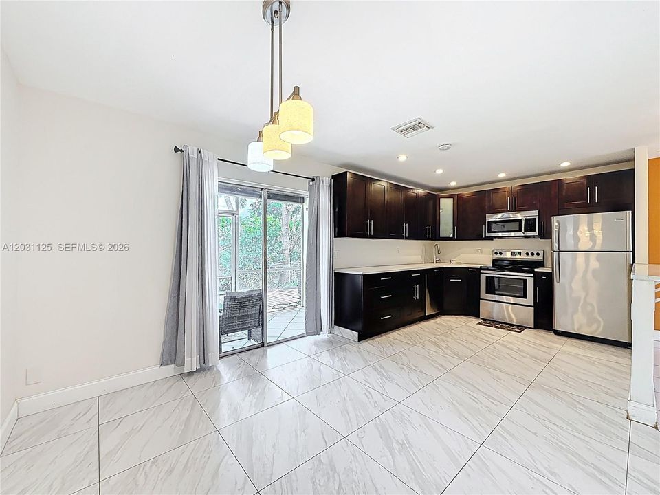 For Rent: $2,250 (3 beds, 2 baths, 1276 Square Feet)