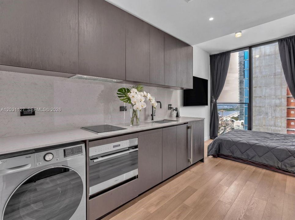 For Sale: $465,000 (0 beds, 1 baths, 275 Square Feet)