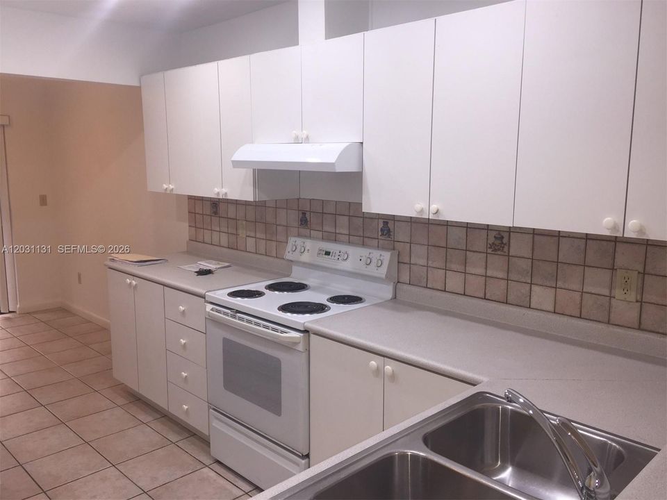 For Rent: $3,600 (3 beds, 2 baths, 1359 Square Feet)