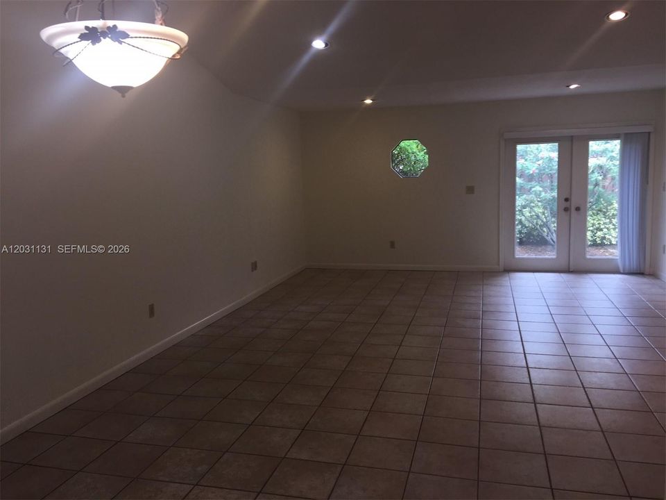 For Rent: $3,600 (3 beds, 2 baths, 1359 Square Feet)