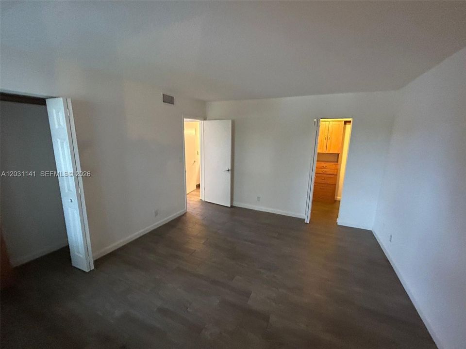 For Rent: $2,200 (2 beds, 1 baths, 1000 Square Feet)