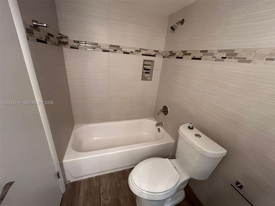 For Rent: $2,200 (2 beds, 1 baths, 1000 Square Feet)