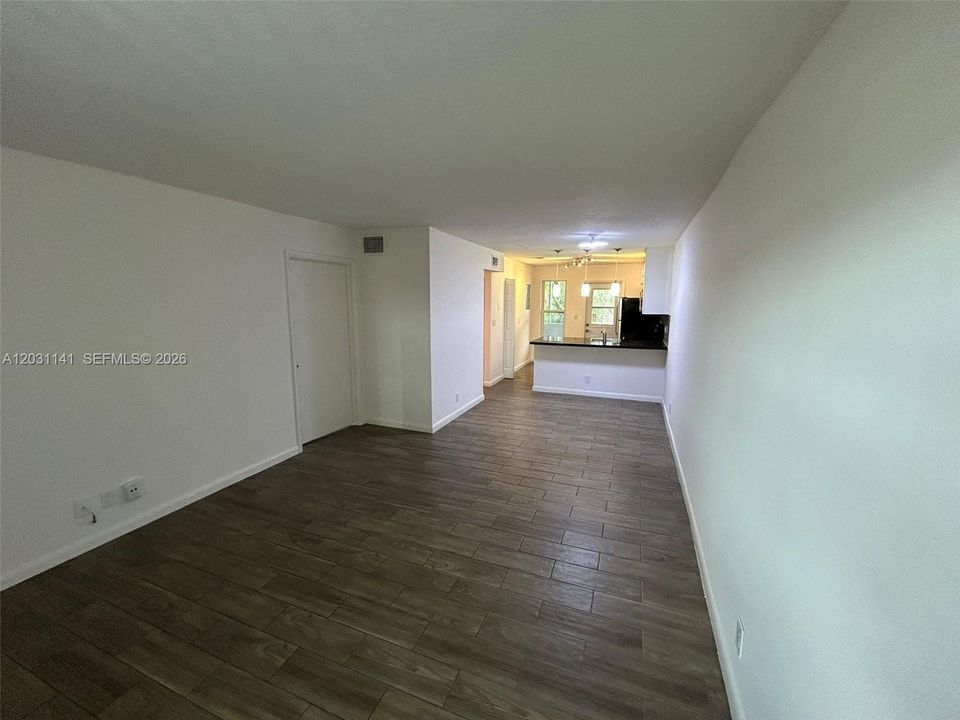 For Rent: $2,200 (2 beds, 1 baths, 1000 Square Feet)