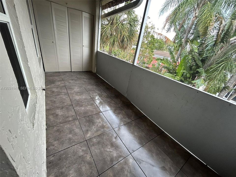For Rent: $2,200 (2 beds, 1 baths, 1000 Square Feet)
