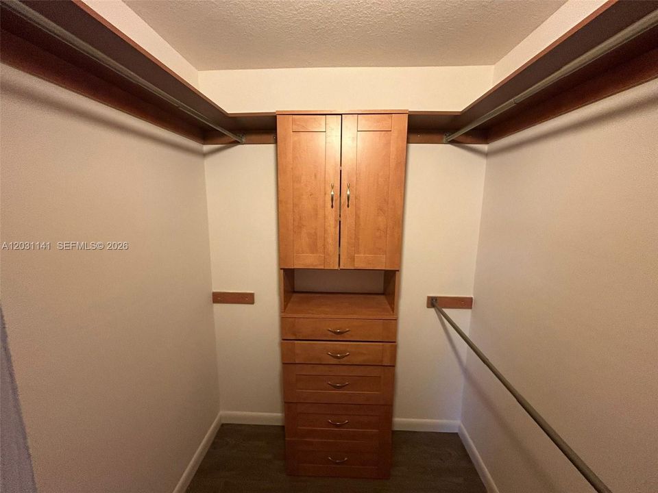 For Rent: $2,200 (2 beds, 1 baths, 1000 Square Feet)