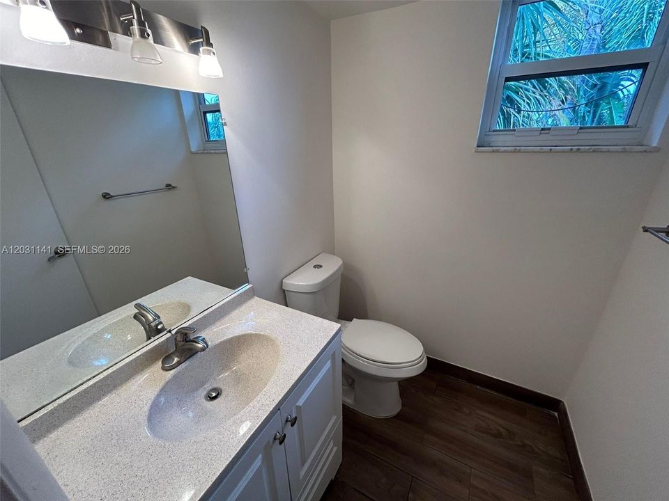 For Rent: $2,200 (2 beds, 1 baths, 1000 Square Feet)