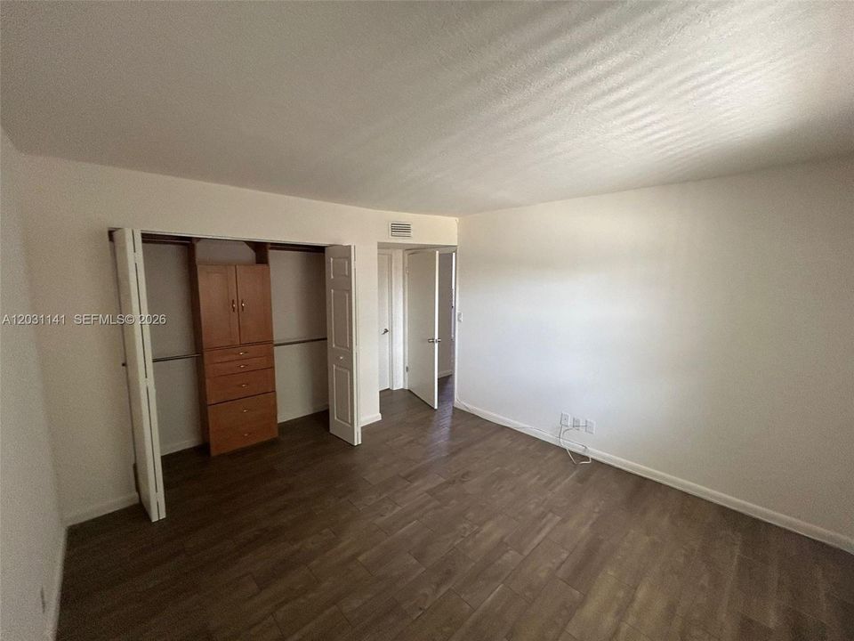 For Rent: $2,200 (2 beds, 1 baths, 1000 Square Feet)