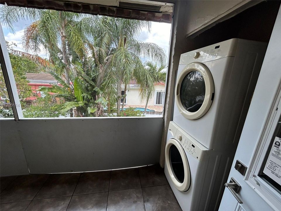 For Rent: $2,200 (2 beds, 1 baths, 1000 Square Feet)
