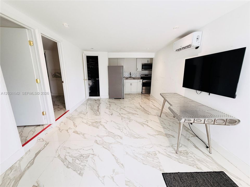 For Rent: $2,200 (2 beds, 1 baths, 2439 Square Feet)