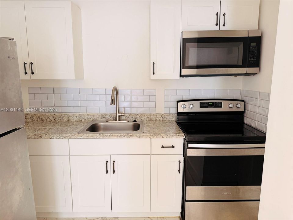 For Rent: $2,200 (2 beds, 1 baths, 2439 Square Feet)