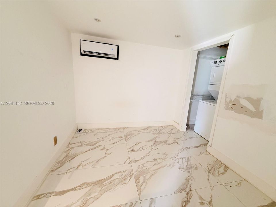For Rent: $2,200 (2 beds, 1 baths, 2439 Square Feet)