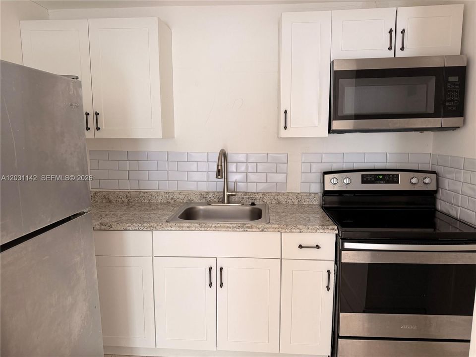 For Rent: $2,200 (2 beds, 1 baths, 2439 Square Feet)